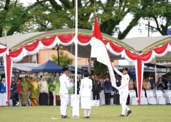 Paskibraka Tanah Bumbu Sukses Kibarkan Bendera Merah Putih di Peringatan Hari Pahlawan 7 Februari ke-80