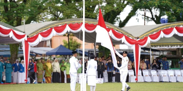 Paskibraka Tanah Bumbu Sukses Kibarkan Merah Putih di Peringatan Hari Pahlawan 7 Februari ke-80