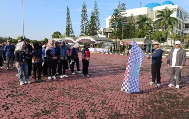 
					Pemkab Tanah Bumbu Gelar Jalan Sehat, Dorong ASN Terapkan Pola Hidup Sehat.