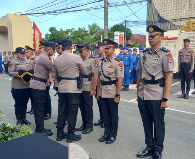 
					Polres Kotabaru Gelar Upacara Korps Raport Pengabdian dan Sertijab Personel.
