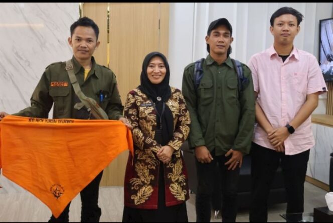 
					Sekda Tanah Bumbu Terima Kunjungan KPA Ulin, Bahas Aksi Kemanusiaan dan Kepedulian Lingkungan.