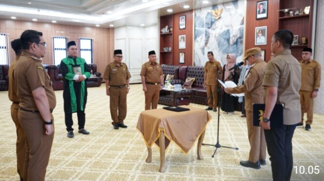 
					Bupati Kotabaru Lantik 2 Pejabat Pimpinan Tinggi Pratama dan Administrator.