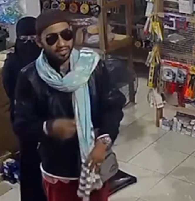 
					Diduga Bermodus Sebagai Habib, Pasangan Pria dan Wanita Bercadar Gasak Uang serta Perhiasan di Anjir KM 20