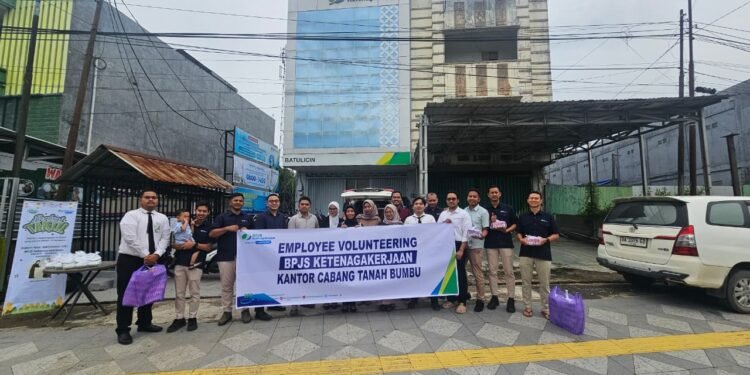 BPJS Ketenagakerjaan Batulicin Lakukan Employee Volunteering Berbagi Takjil di Bulan Ramadan