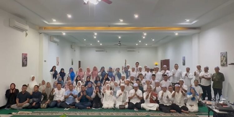 Kadisdikbud Kalsel Tegaskan Prinsip “No One Left Behind” dalam Safari Ramadan di Balangan