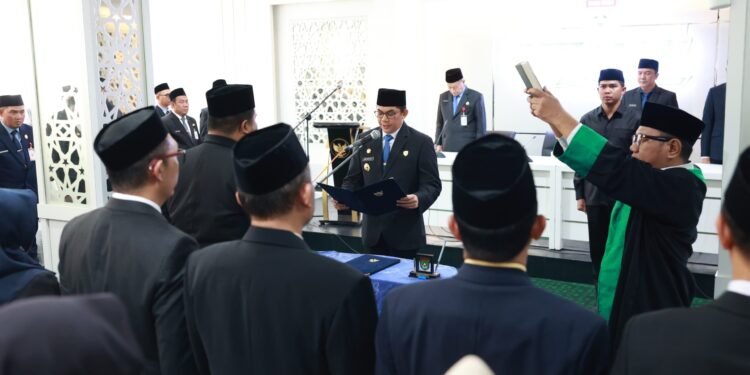 Bupati Andi Rudi Latif Lantik 23 Pejabat, Tekankan Kinerja Birokrasi dan Tingkatkan Pelayanan Publik