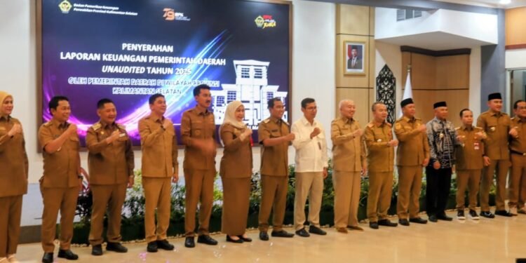 Pemprov Kalsel Serahkan 14 LKPD Unaudited, Ditarget Rampung dalam 60 Hari