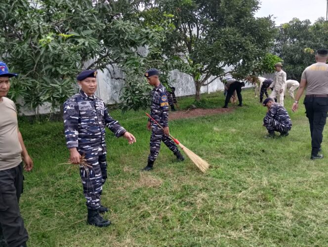 
					Lanal Kotabaru Aksi Peduli Resik Peduli Lingkungan .