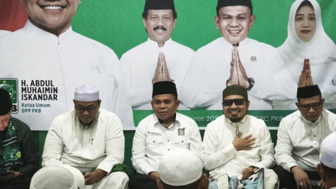 
					Pererat Tali Silaturahmi, DPC PKB Tanah Bumbu Gelar Buka Puasa Bersama Serta  Berikan Santunan Ratusan Anak Yatim dan Parkir Miskin