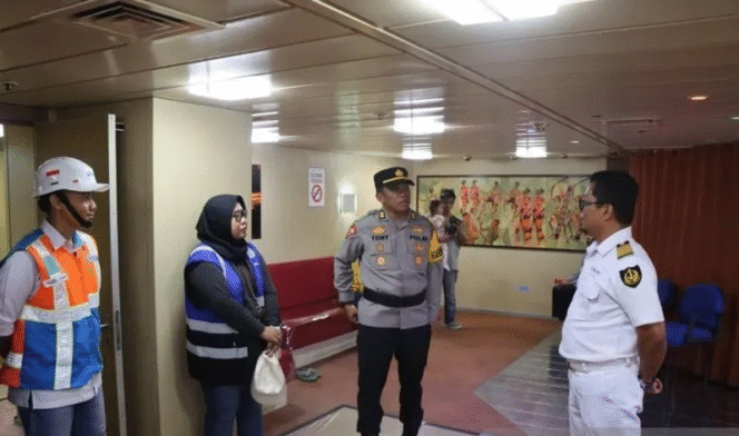 
					Pastikan Arus Mudik 1447 H Aman dan Nyaman, Kapolres Tanah Bumbu AKBP Arief Prasetya Tinjau Langsung Pos Pengamanan