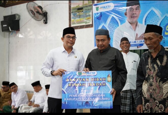 
					Safari Ramadan 1447 H di Mantewe, Bupati Andi Rudi Latif Pererat Silaturahmi dan Serahkan Bantuan