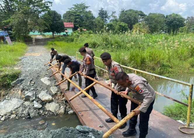 
					Polres Tanah Bumbu Dukung Pembangunan Jembatan di Kelurahan Tungkaran Pangeran Kecamatan Simpang Empat.