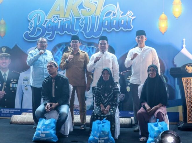 
					Safari Ramadan Pemprov Kalsel di Tanah Bumbu, Masyarakat Terima Bantuan Sembako dan Apresiasi Adipura Lokal