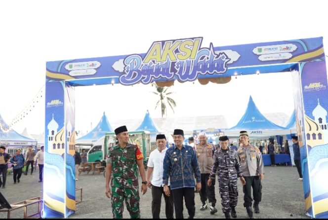 
					Bupati Tanah Bumbu, Andi Rudi Latif Tutup secara Resmi Gelaran Aksi Bajual Wadai.