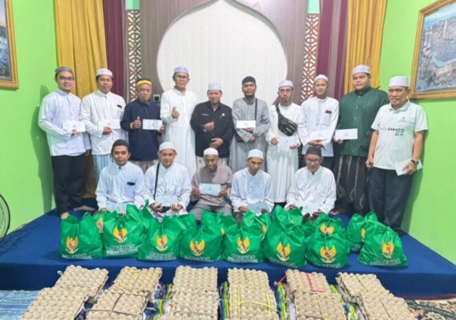 
					Ketua BAZNAS Tanah Bumbu Salurkan Bantuan untuk Marbot Masjid dan Mushola di Simpang Empat