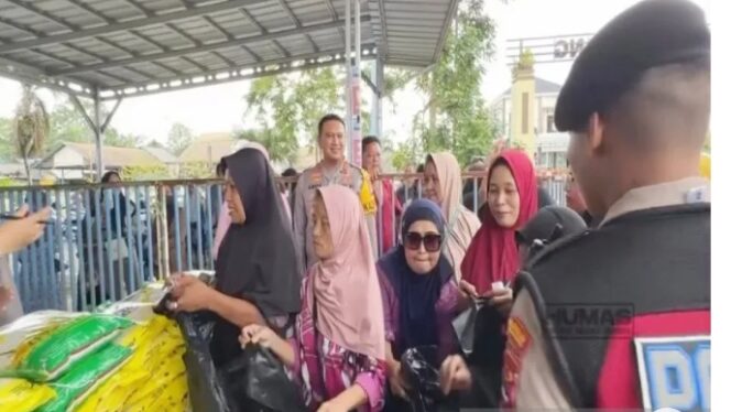 
					Polres Tanah Bumbu sediakan 1.000 paket sembako murah jelang lebaran
