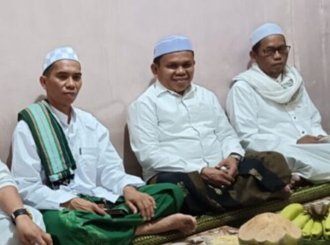 
					Wakil Ketua 1 DPRD Tanah Bumbu Berbaur Bersama Ribuan Jamaah Hadiri Haul ke-220 Syekh Muhammad Arsyad Al-Banjari.