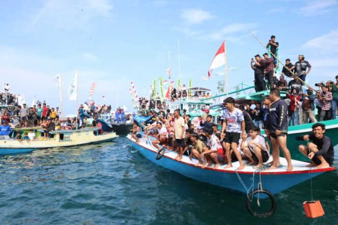 
					Ribuan Wisatawan Padati Puncak Pesona Budaya Mappanre Ri Tasi’e 2026, Ekonomi Lokal Ikut Bergeliat