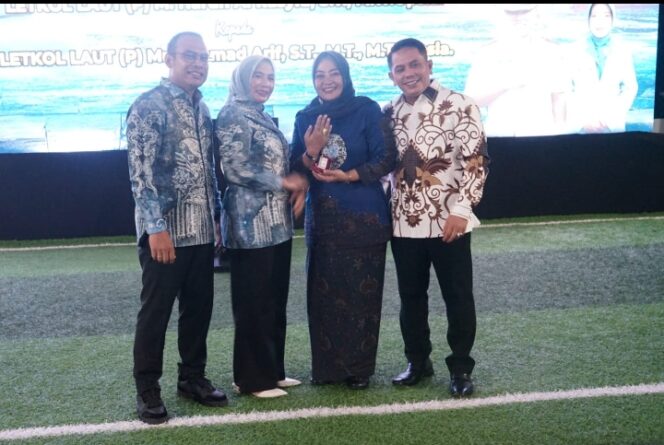 
					Tongkat Komando Lanal Kotabaru Berganti, Di hadiri Wakil Bupati Kotabaru