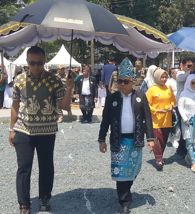 
					Hadiri Puncak Mappanre Ri Tasi’e 2026, Kedatangan  Mantan Bupati H. Sudian Noor Disambut Hangat Warga Pagatan.