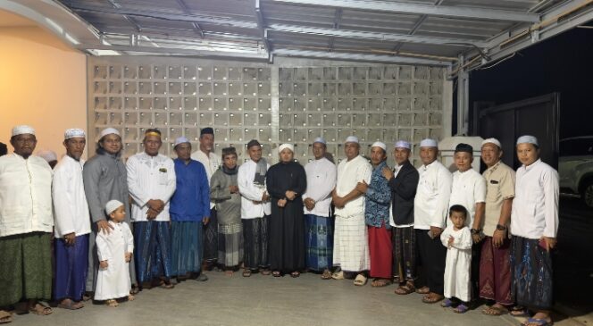 
					Pererat Silaturahmi, Guru Yanor Kelua Sambangi Majelis Nurul ‘Ala Gunung Tinggi dalam Suasana Penuh Keakraban.
