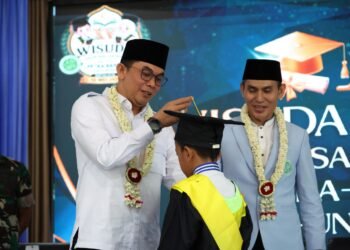 Bupati Andi Rudi Latif Wisuda 1.200 Santri TKA-TPA, Tegaskan Pentingnya Generasi Qur’ani