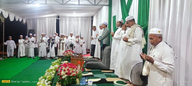 
					Meneladani Akhlak  Ulama Besar Al-Arif Billah Keluarga Hasbi Rahman Peringati Haul Syekh Samman.