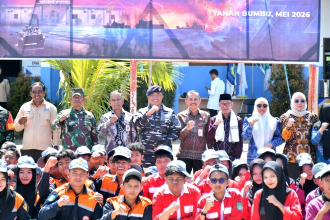 
					Danlanal Kotabaru Tanah Bumbu Buka Persami dan KKRI Gelombang V SMK Taruna Tanah Bumbu.