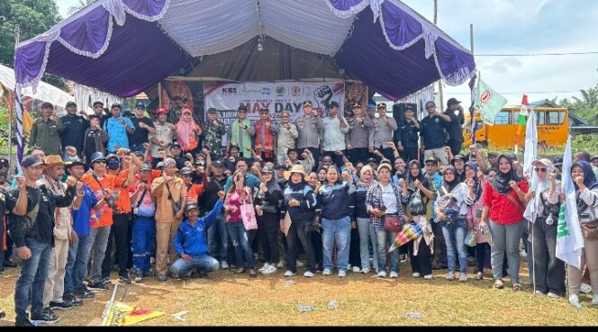 
					Peringatan Hari Buruh Sedunia ( May Day ) Di hadiri Bupati dan Wakil Bupati Kotabaru