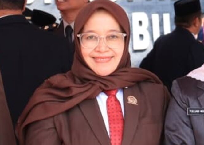 
					Asri Noviandani Fraksi PDIP Soroti Raperda Perizinan Berbasis Risiko, Minta UMKM Dipermudah.