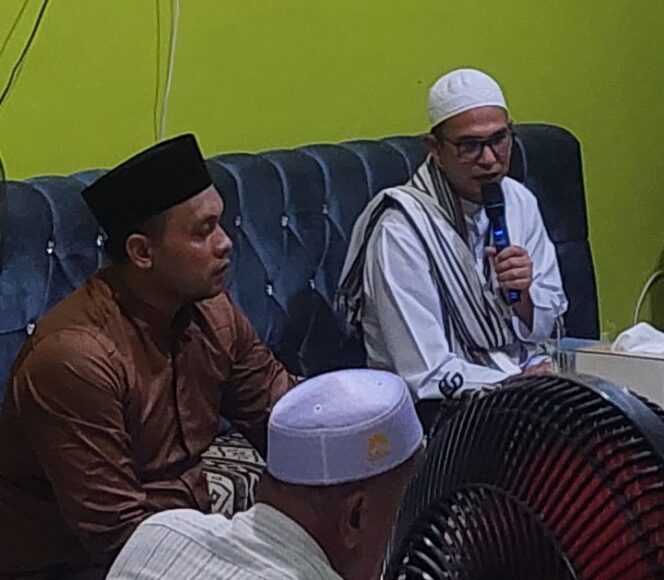
					Menggapai Pahala Tak Terputus, Majelis Taklim Darul Ilmi Gelar Pengajian Rutin Bersama Guru Muhammad Said Akbar