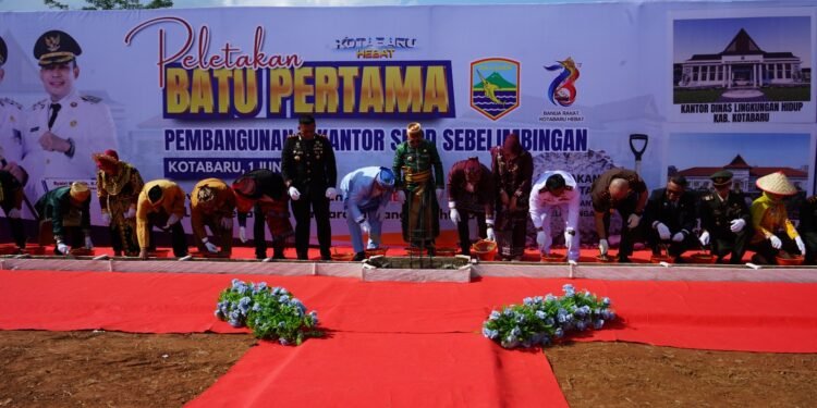 Bupati Kotabaru Letakkan Batu Pertama Pembangunan Empat Kantor SKPD di Sebelimbingan