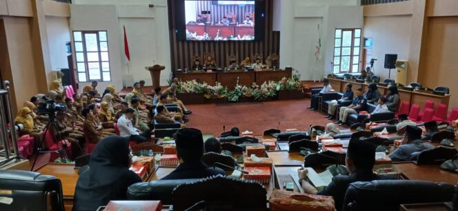 
					DPRD Tanah Bumbu Gelar Rapat Paripurna Penyampaian Raperda Perubahan Atas Perda BPD Nomor 11 Tahun 2018