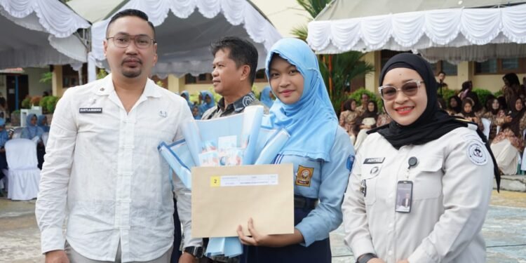 Pemkab Kotabaru Apresiasi Kelulusan Siswa SMPN 1 Kotabaru, Dorong Generasi Muda Raih Prestasi