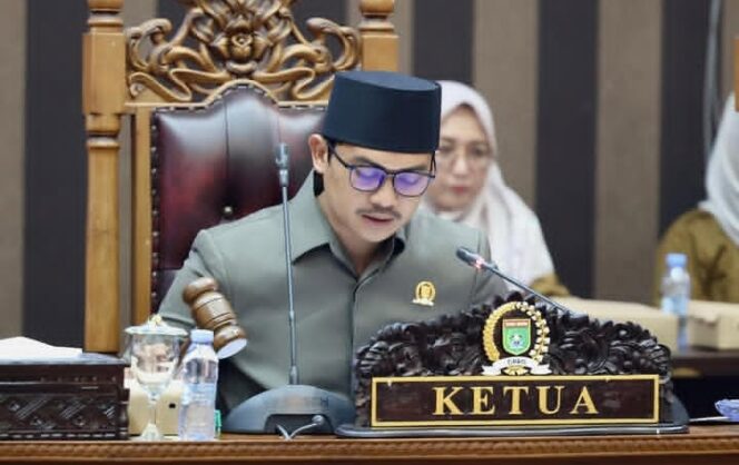 
					Ketua DPRD Tanah Bumbu Ingatkan Pengelolaan Dana Pusat Harus Transparan dan Tepat Sasaran.