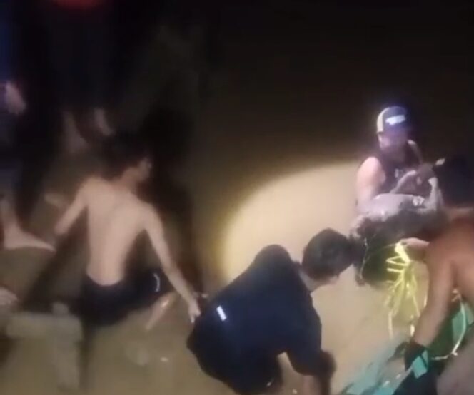 
					Korban Tenggelam di Sungai Satui  Baru Satu Orang Di Temukan  Dalam Keadaan Meninggal Dunia, Korban Satunya Masih Di cari.