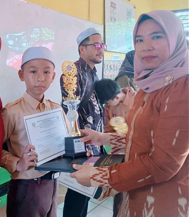 
					“Alhamdulillah”. Muhammad Agasta Azhar, Siswa SDN Pondok Butun Pertahankan Prestasi Juara  1 Sejak Kelas 1 hingga Naik ke Kelas 6