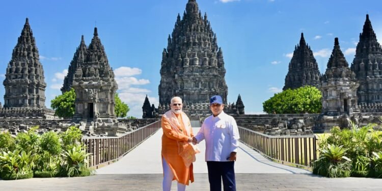 Presiden Republik Indonesia Prabowo Subianto bersama Perdana Menteri (PM) India Narendra Modi mengunjungi Kompleks Candi Prambanan, Daerah Istimewa Yogyakarta, pada Rabu, 8 Juli 2026.