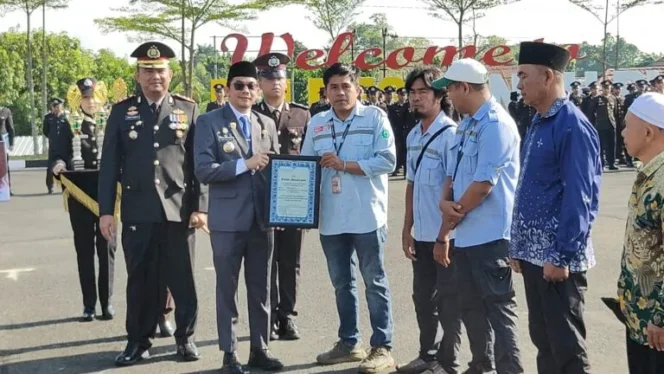 
					Tiga Penyelam Jhonlin Group Terima Penghargaan Pada HUT Bhayangkara ke-80