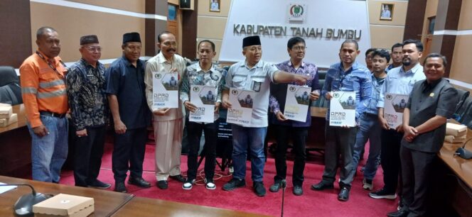 
					DPRD Tanah Bumbu Soroti Penanganan Debu di Satui dan Angsana Kesepakatan   Dilakukan Pendandatanganan Perjanjian