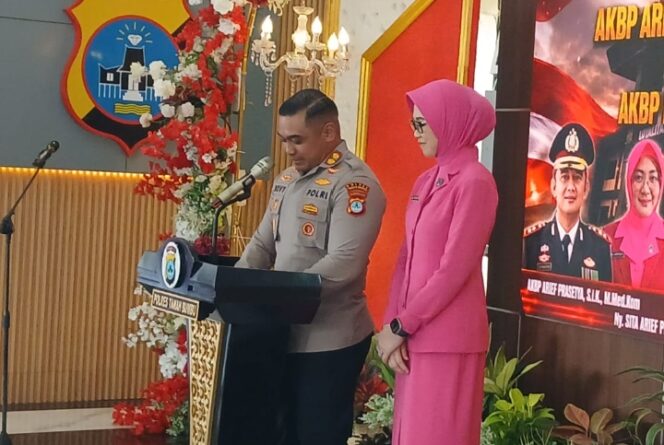 
					Sertijab Kapolres Tanah Bumbu: AKBP Novi Adi Wibowo Resmi Menjabat, Diiringi Tradisi Pedang Pora
