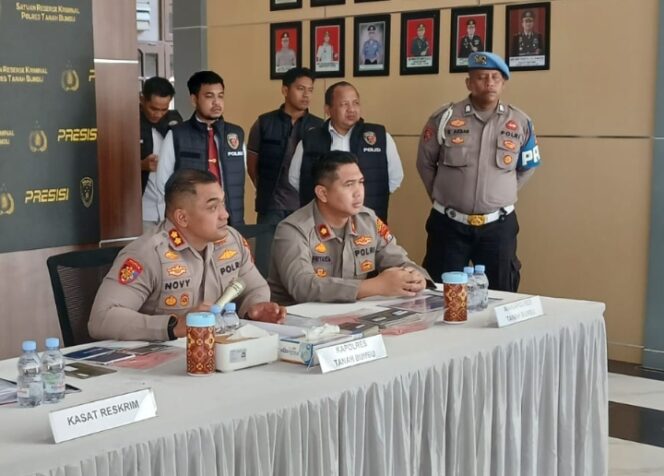 
					Investasi Bodong Truk Batu Bara Pakai BPKB Palsu, Polres Tanah Bumbu Ungkap Kasus Penipuan Rp21,7 Miliar