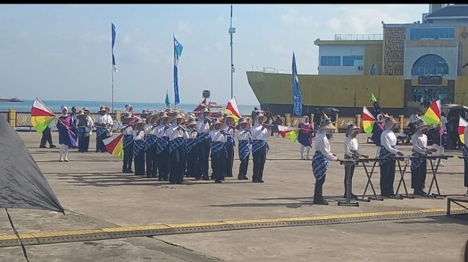 
					SMPN1 Kotabaru Raih Juara Umum Lomba Drumband Pelajar Festival Budaya Saijaan