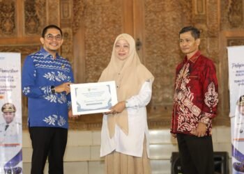 Bupati Tanah Bumbu Apresiasi Kontribusi Mahasiswa ULM dalam Program KKN Tematik Lingkungan Hidup