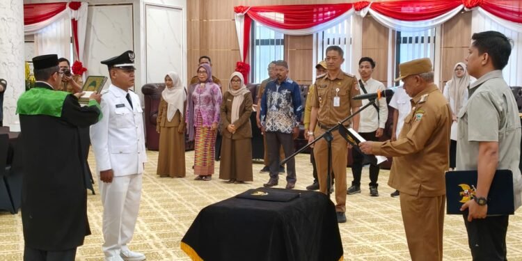 Bupati Kotabaru Lantik Asrul sebagai Kepala Desa Antar Waktu Desa Kalian