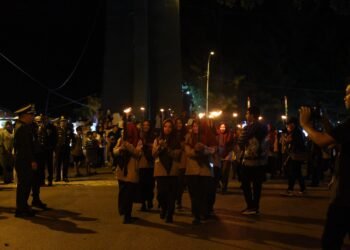 Semarak Pawai Obor dan Taptu Warnai Malam Kemerdekaan RI di Tanah Bumbu