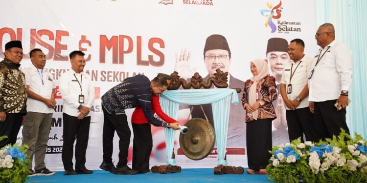 Bupati Andi Rudi Latif Resmi Buka MPLS SR Terintegrasi 1 Tanah Bumbu, Cita-cita Hadirkan Boarding School Terwujud Melalui program Sekolah Rakyat
