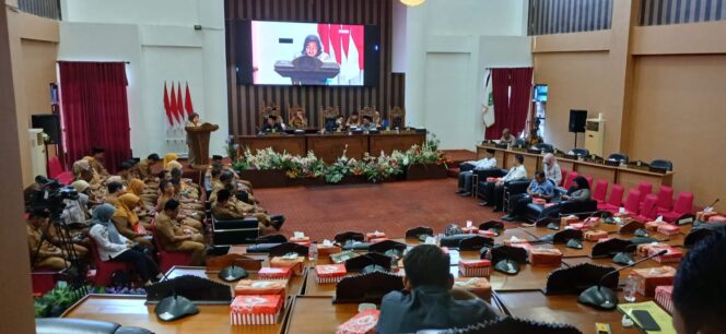 
					DPRD Kabupaten Tanah Bumbu (Tanbu) mulai membahas dua rancangan peraturan daerah (Raperda)