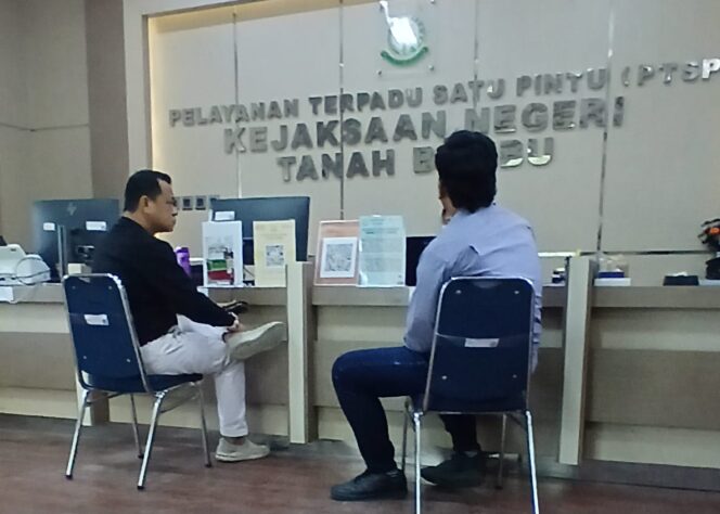 
					Kasus Penipuan BPKB Palsu Truk Batu Bara Senilai Rp21,7 Miliar Masuki Babak Baru, Tersangka Dilimpahkan ke Kejari Tanah Bumbu.