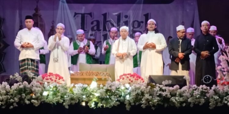 Ribuan Warga Hadiri “Gunung Tinggi Bershalawat”, Hasbi Rahman Hadirkan Pimpinan Ponpes Darussalam Martapura